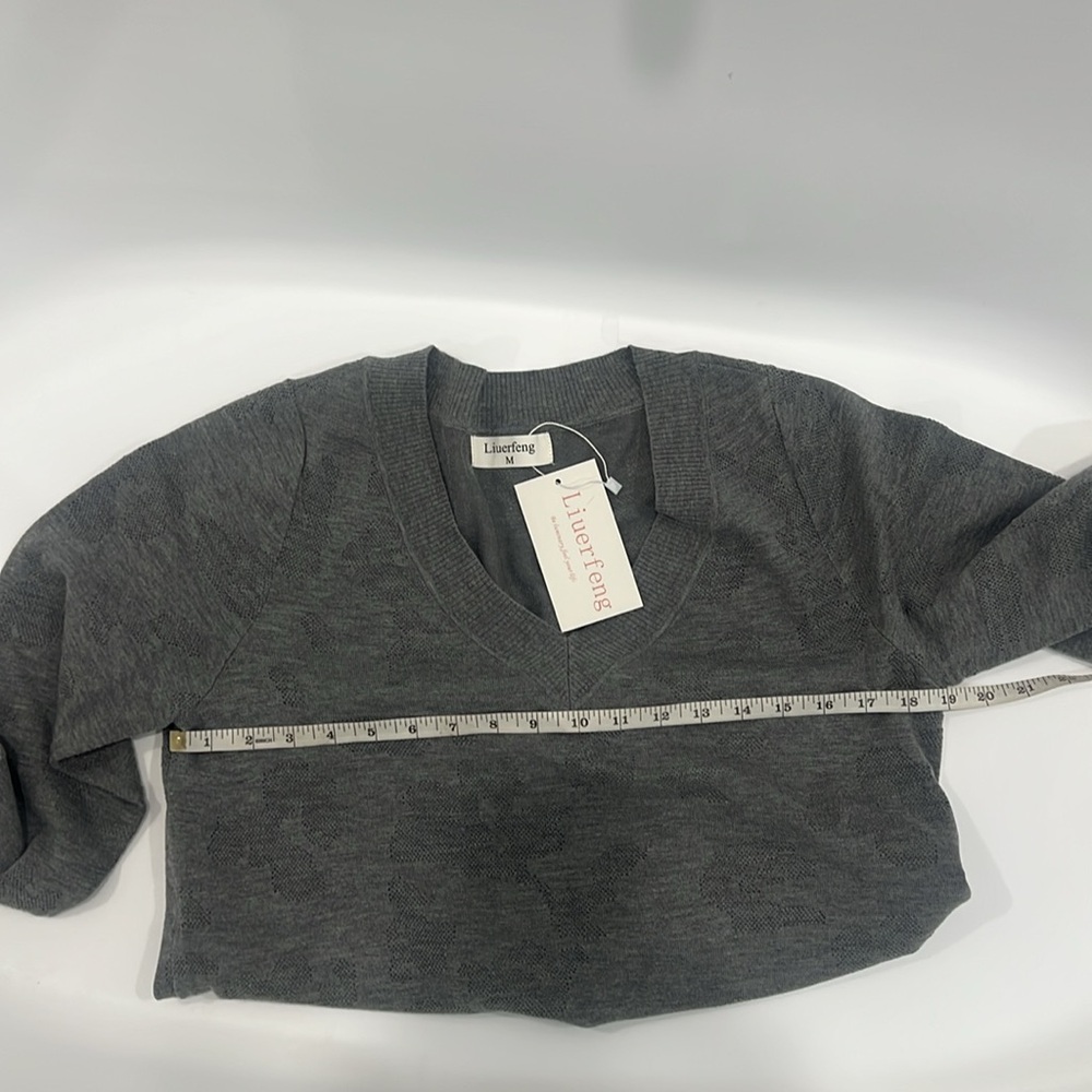 Luxeire Gray V-Neck Sweater NWT size M - Picture 5 of 7